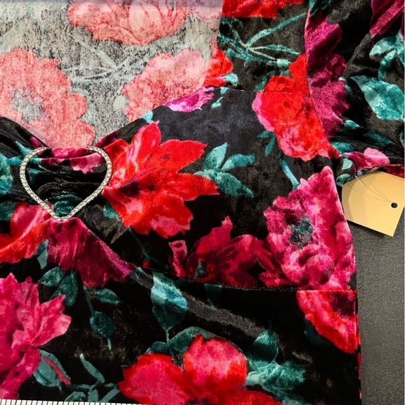 Madden NYC Womens Velvet Floral Print Crop Top Long Sleeves Size M NWT - Picture 11 of 12
